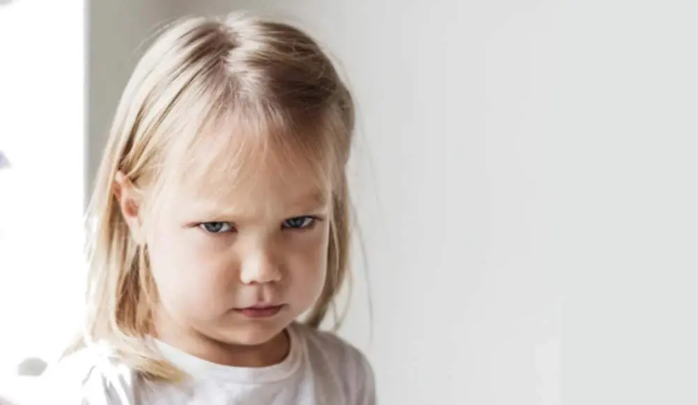 Признаками аутизма в три года